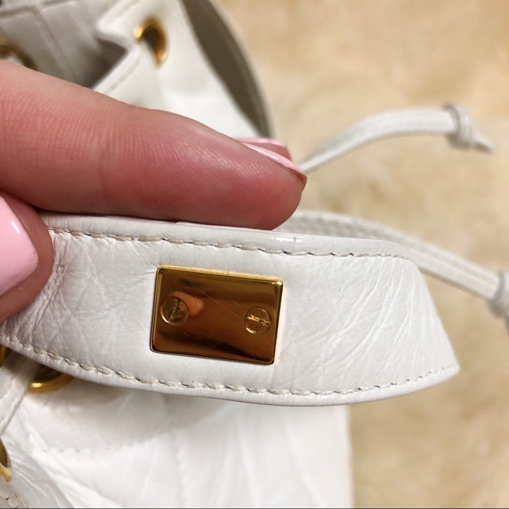❤️CHANEL❤️ WHITE BUCKET BAG - Picture 9 of 15
